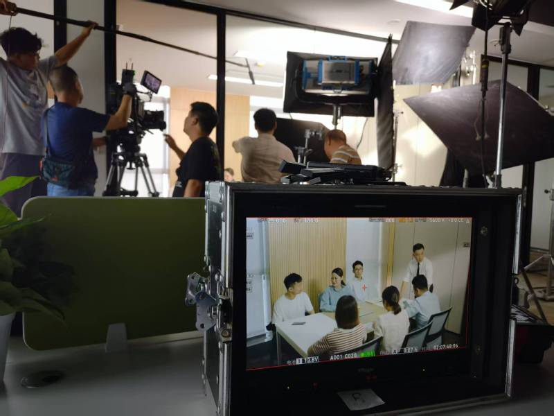 呼和浩特TVC拍摄公司：科技产品视觉化大师，诠释未来感与功能美学